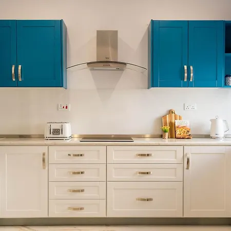 Stunning With A Heated Jacuzzi Villa San Pawl il-Baħar