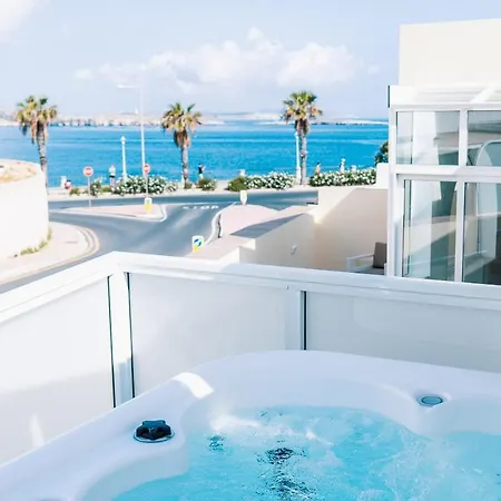 Stunning With A Heated Jacuzzi *