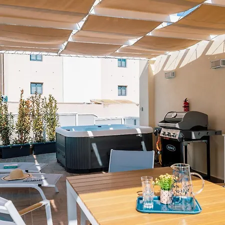 Villa Stunning With A Heated Jacuzzi