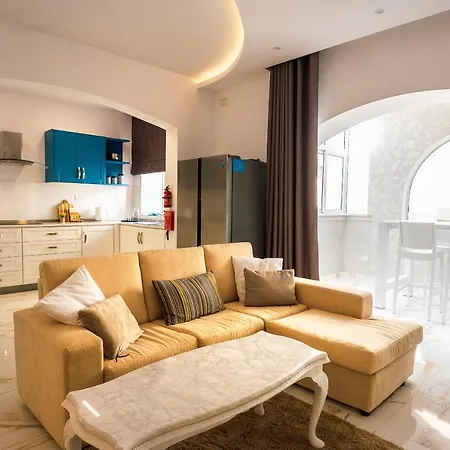 Villa Stunning With A Heated Jacuzzi