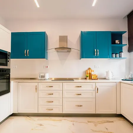 Villa Stunning 4br With Heated Jacuzzi In *
