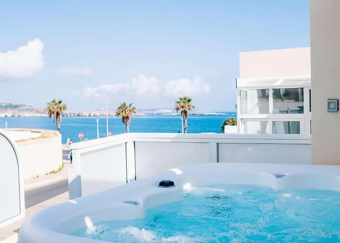 Stunning With A Heated Jacuzzi *