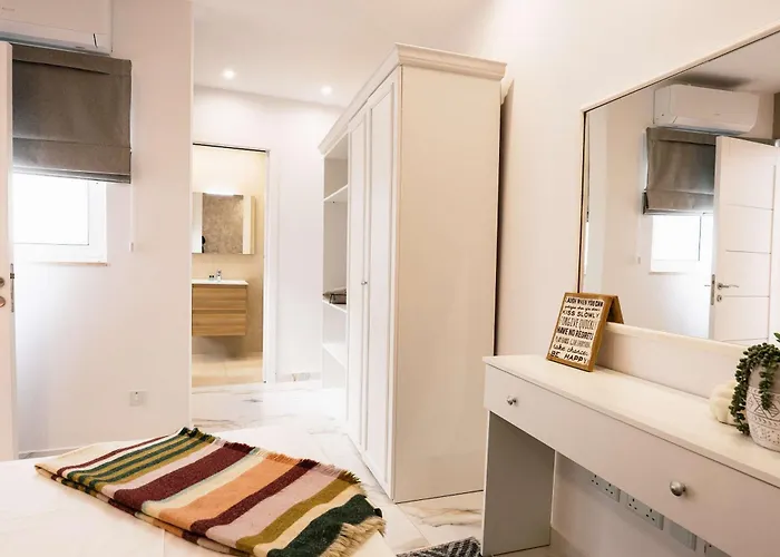 Stunning With A Heated Jacuzzi St Paul's Bay