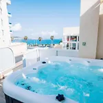 Villa Stunning 4br With Heated Jacuzzi In