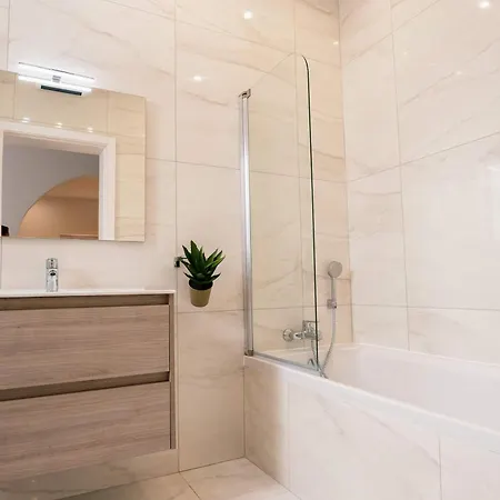 וילה Stunning 4br With Heated Jacuzzi In